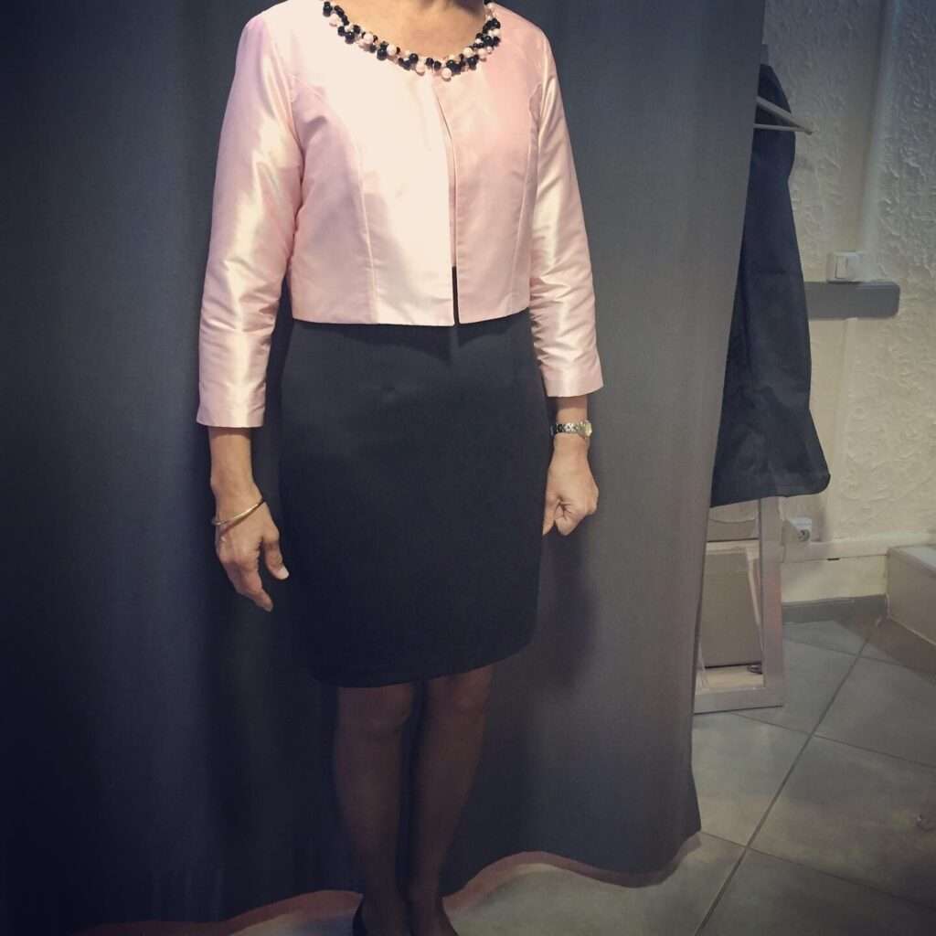 Robe noire veste shantung en soie et perles