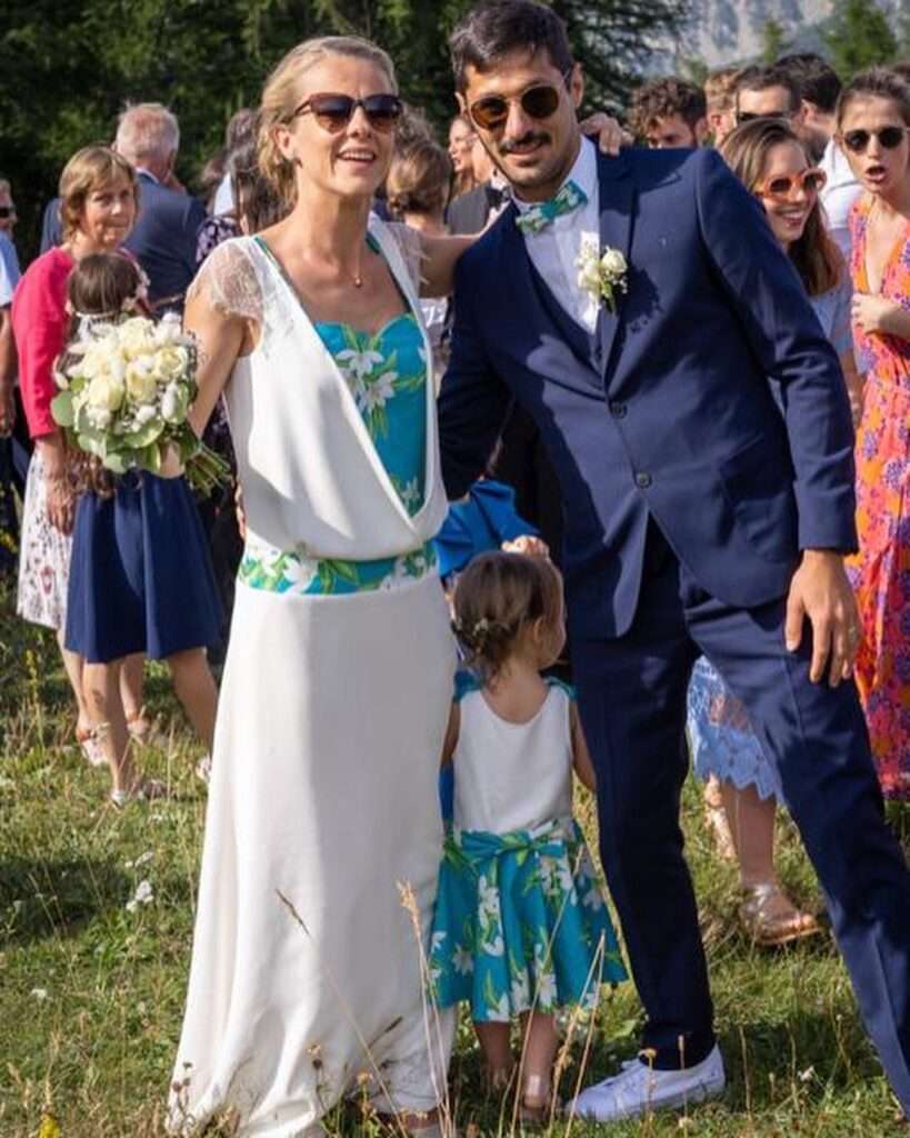 robe-originale-mariage-fleurs-dentelle-couleur-turquoise